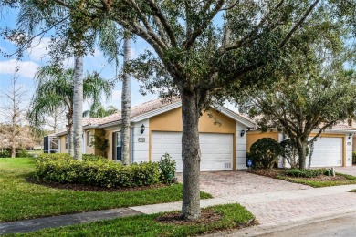 Lake Townhome/Townhouse For Sale in Orlando, Florida