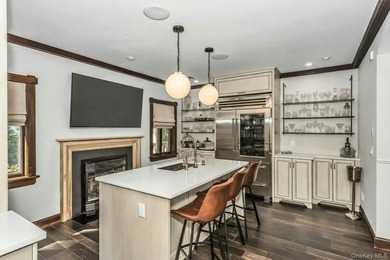 Private Gated Gold Coast Estate | Waterview. Set on - photo 13