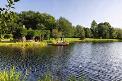 Located in the heart of Bridgehampton South, just over a mile - photo 2