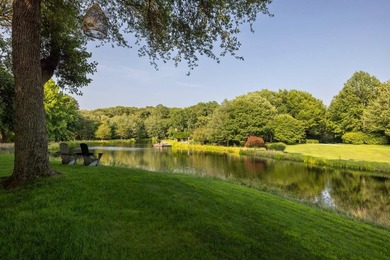 Located in the heart of Bridgehampton South, just over a mile - photo 3