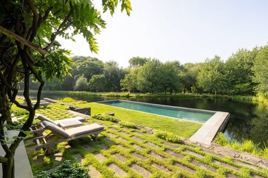 Located in the heart of Bridgehampton South, just over a mile - photo 6