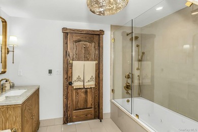 Private Gated Gold Coast Estate | Waterview. Set on - photo 27