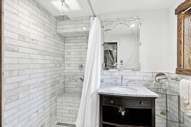 Private Gated Gold Coast Estate | Waterview. Set on - photo 32