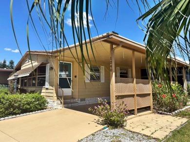 Lake Home For Sale in Leesburg, Florida