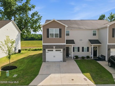 Beautifully maintained 3-bedroom, 2.5-bath luxury townhome - photo 3