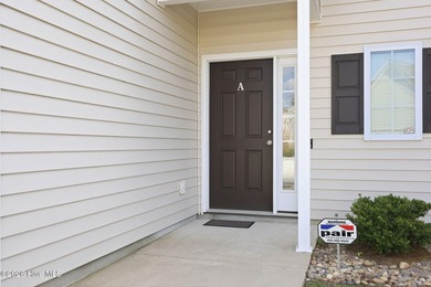 Beautifully maintained 3-bedroom, 2.5-bath luxury townhome - photo 4