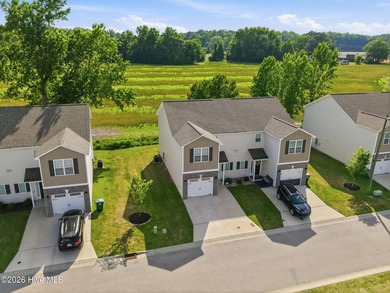 Beautifully maintained 3-bedroom, 2.5-bath luxury townhome - photo 5