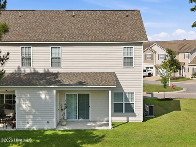 Beautifully maintained 3-bedroom, 2.5-bath luxury townhome - photo 7