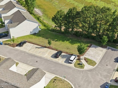 Beautifully maintained 3-bedroom, 2.5-bath luxury townhome - photo 8
