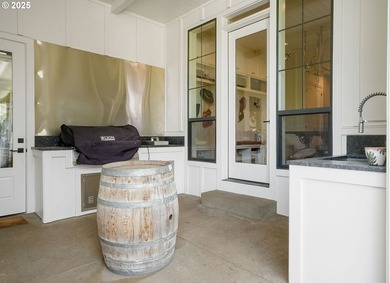 Beautiful one of a kind CUSTOM HOME, in a hard to find West - photo 11
