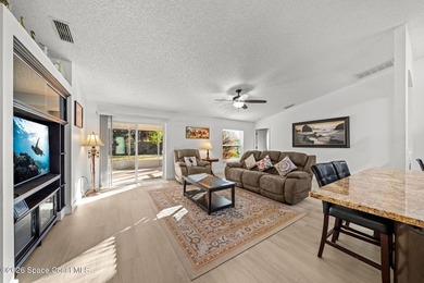 Spacious and beautifully maintained 3 bedroom, 2 bathroom home - photo 11