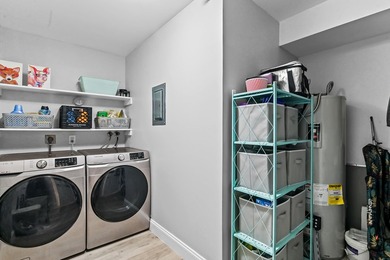 Beautifully remodeled 3-bedroom, 2-bath CORNER UNIT in - photo 14