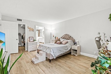 Beautifully remodeled 3-bedroom, 2-bath CORNER UNIT in - photo 19