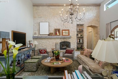 Beautiful one of a kind CUSTOM HOME, in a hard to find West - photo 19