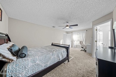 Spacious and beautifully maintained 3 bedroom, 2 bathroom home - photo 19
