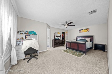 Spacious and beautifully maintained 3 bedroom, 2 bathroom home - photo 20
