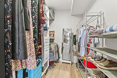 Beautifully remodeled 3-bedroom, 2-bath CORNER UNIT in - photo 22