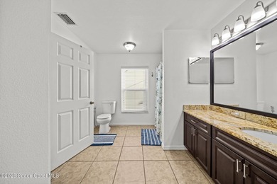 Spacious and beautifully maintained 3 bedroom, 2 bathroom home - photo 22