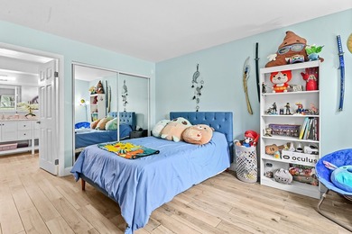 Beautifully remodeled 3-bedroom, 2-bath CORNER UNIT in - photo 23