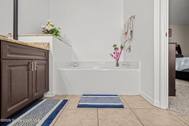 Spacious and beautifully maintained 3 bedroom, 2 bathroom home - photo 23