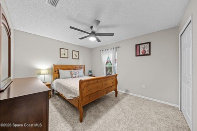 Spacious and beautifully maintained 3 bedroom, 2 bathroom home - photo 25