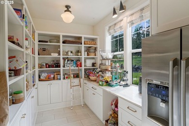 Beautiful one of a kind CUSTOM HOME, in a hard to find West - photo 27