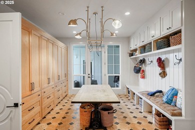 Beautiful one of a kind CUSTOM HOME, in a hard to find West - photo 28