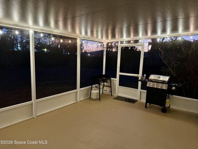 Spacious and beautifully maintained 3 bedroom, 2 bathroom home - photo 31