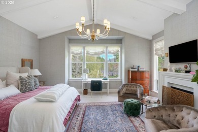 Beautiful one of a kind CUSTOM HOME, in a hard to find West - photo 33