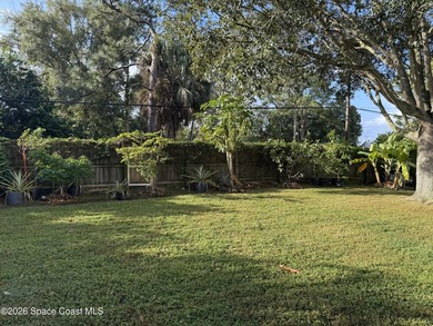 Spacious and beautifully maintained 3 bedroom, 2 bathroom home - photo 35