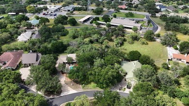 Tucked into the heart of Horseshoe Bay, this exceptional - photo 9