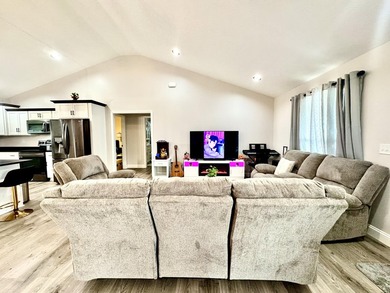 Welcome to this spacious home at 303 Sonny Aaron Dr, Jamestown! - photo 12