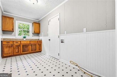 Nestled in a quiet small neighborhood, this timeless 1960 - photo 13