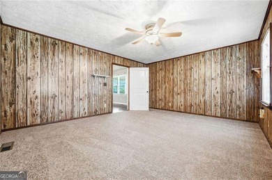 Nestled in a quiet small neighborhood, this timeless 1960 - photo 15