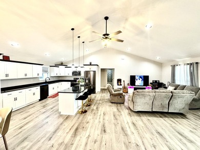 Welcome to this spacious home at 303 Sonny Aaron Dr, Jamestown! - photo 15
