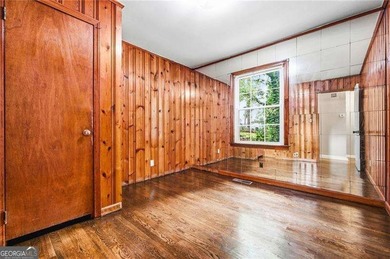 Nestled in a quiet small neighborhood, this timeless 1960 - photo 16