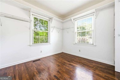 Nestled in a quiet small neighborhood, this timeless 1960 - photo 20