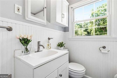 Nestled in a quiet small neighborhood, this timeless 1960 - photo 22