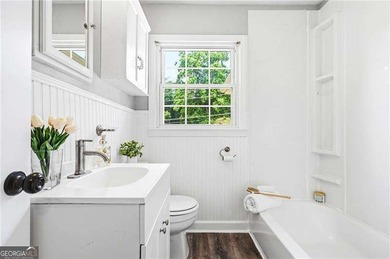 Nestled in a quiet small neighborhood, this timeless 1960 - photo 23