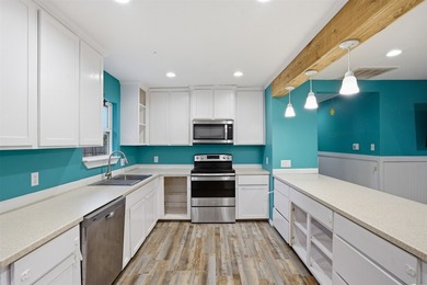 Located inside the city limits on Lake Tawakoni, this waterfront - photo 8