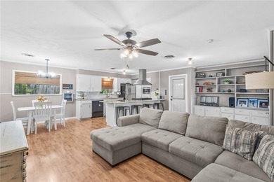 What a darling home in a very desired neighborhood! 3/2/2 with 2 - photo 5