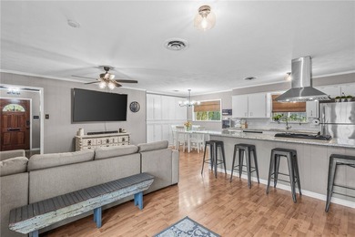 What a darling home in a very desired neighborhood! 3/2/2 with 2 - photo 6