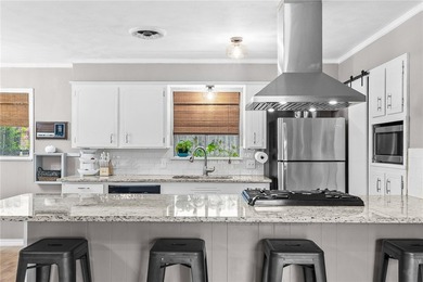 What a darling home in a very desired neighborhood! 3/2/2 with 2 - photo 8