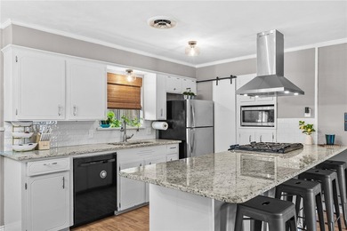 What a darling home in a very desired neighborhood! 3/2/2 with 2 - photo 10