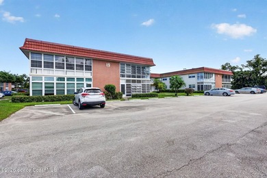 Enjoy easy Florida living in this charming first floor - photo 1