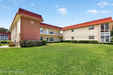 Enjoy easy Florida living in this charming first floor - photo 2