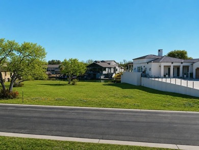 Waterfront lot to Lake LBJ on a quiet cove with open-water views - photo 3