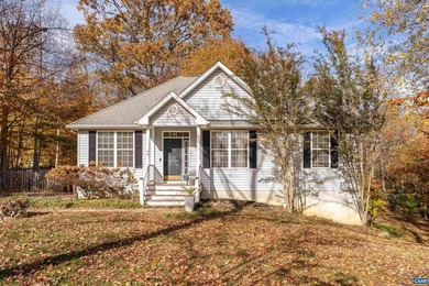 Welcome home to this charming 4-bedroom, 2.5-bath Colonial - photo 4