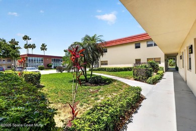 Enjoy easy Florida living in this charming first floor - photo 4