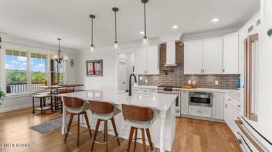 Riverfront property with an upscale in-law suite. Experience - photo 13